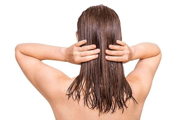 naudingas, kovojant su plaukų slinkimu ir pleiskanomis
