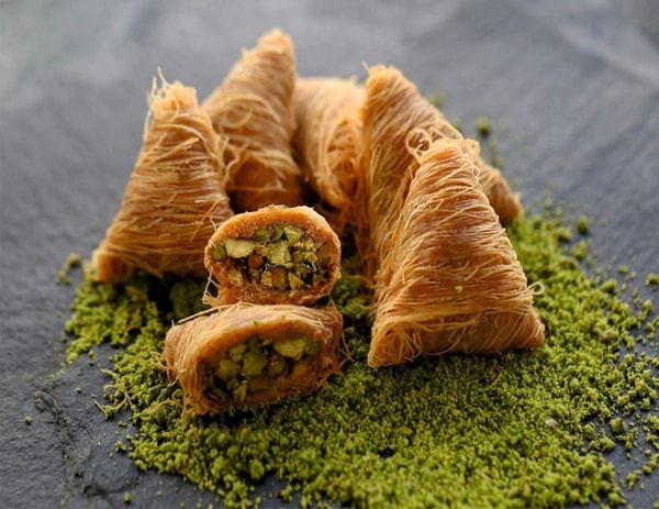 kunafa rolls