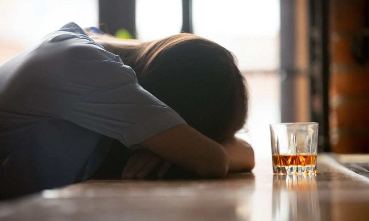 „Girta, nors alkoholio nevartoja nė lašo“ – gydytojai jai paaiškino, kodėl