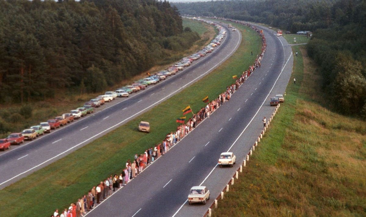 Istorinė diena Lietuvoje: 60 tūkst. automobilių ir nulis avarijų – Baltijos kelio organizatoriai dalijasi prisiminimais