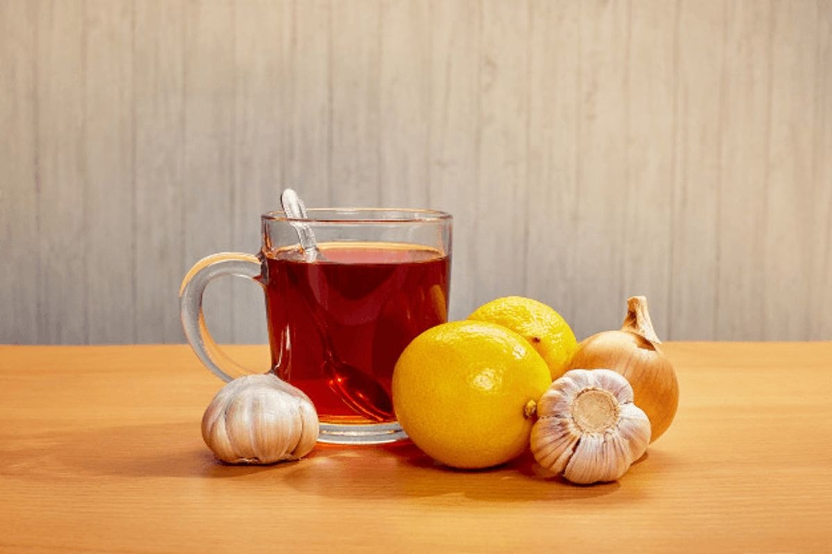 Svogūnas, citrina ir obuolys