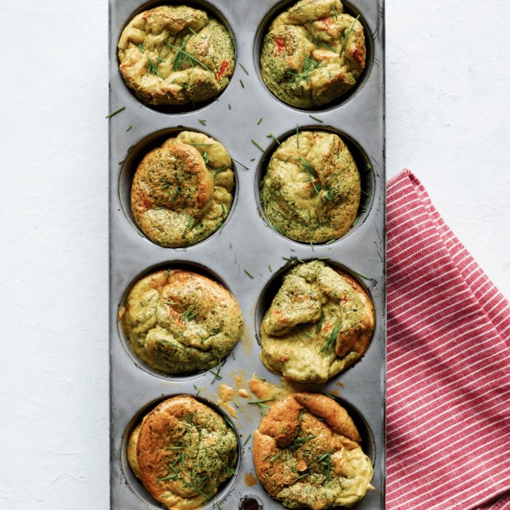 Pesto kiaušinių puodeliai