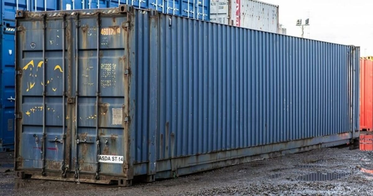 Moteris paverčia krovinių konteinerius šiuolaikiniais namais
