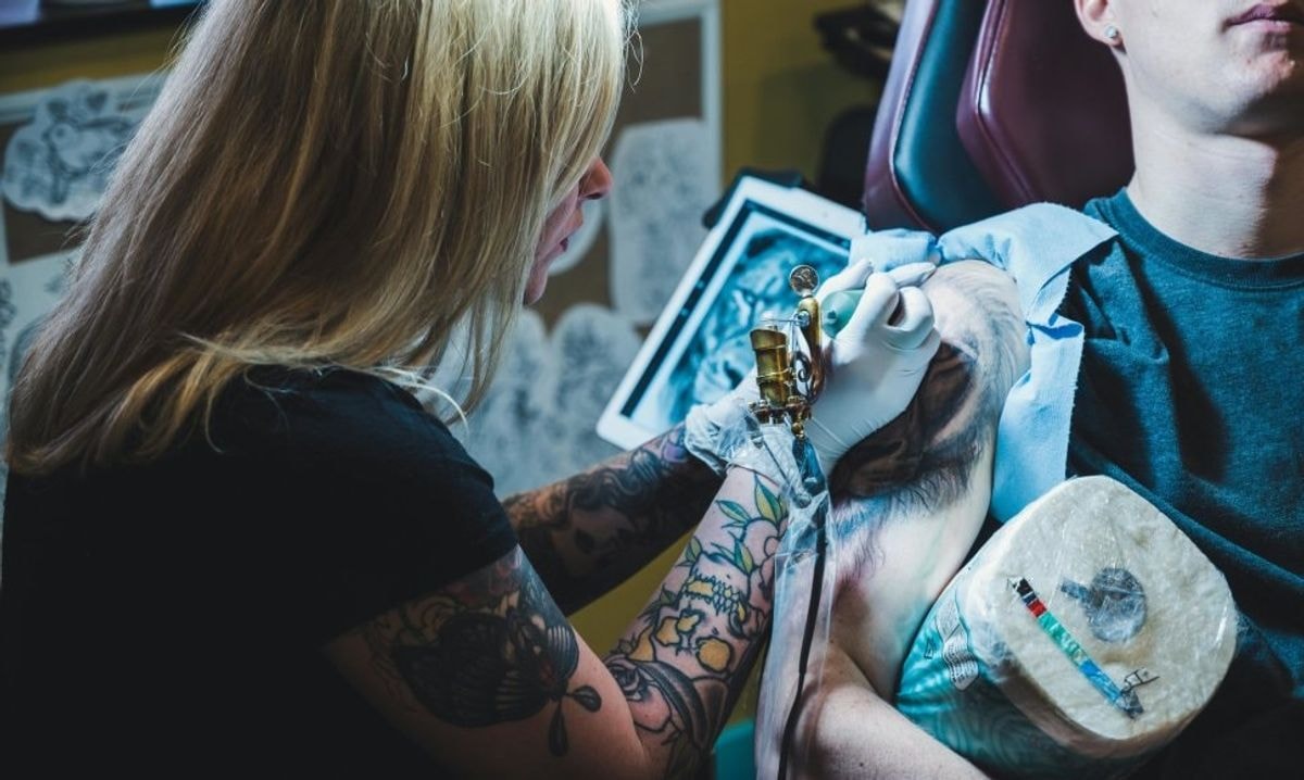 Mažai žinoma tatuiruočių žala – vieno vėžio riziką padidina net 21 procentu