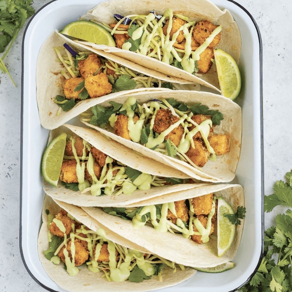 Traškūs tofu tacos su avokadų kremu