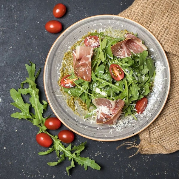 salads with bacon and arugula