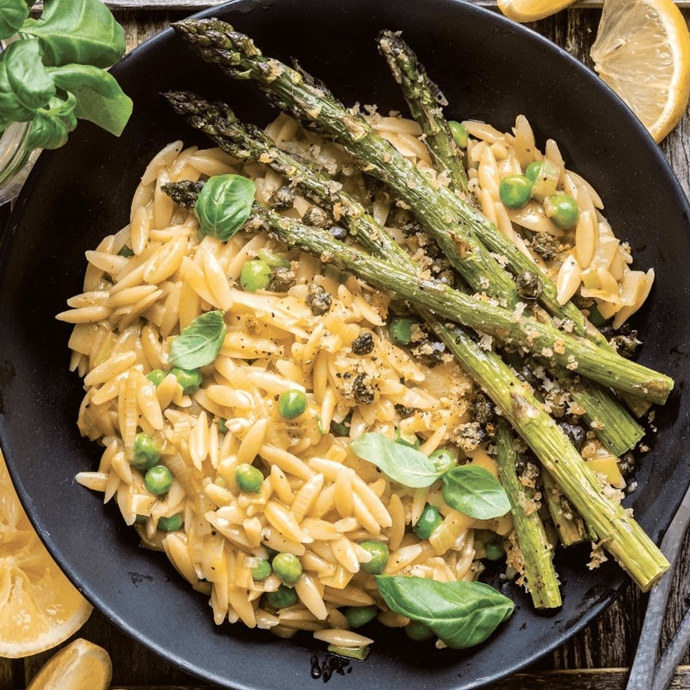 Citrininis porų orzo su šparagais