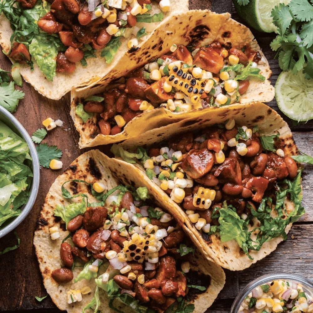 Čipotle barbekiu grybų taco su skrudintų kukurūzų salsa