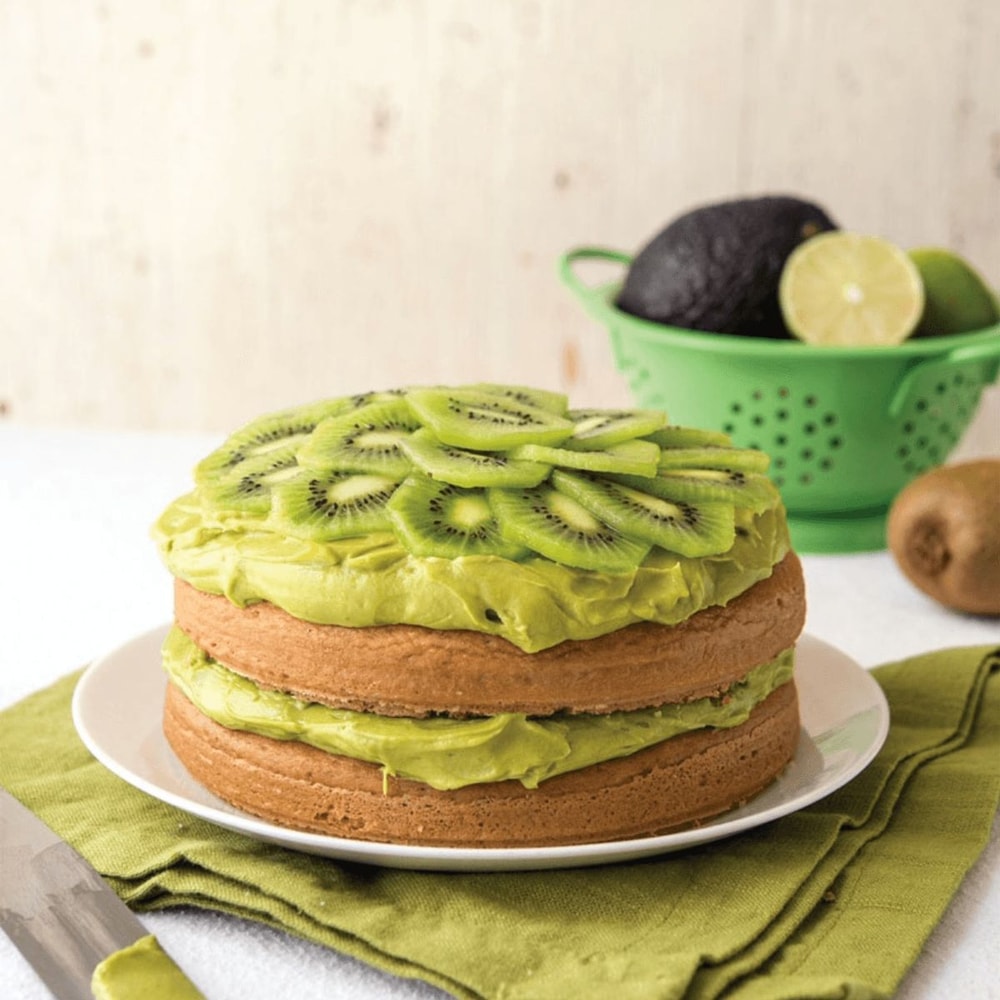 Gimtadienio tortas su avokadu ir kiviu