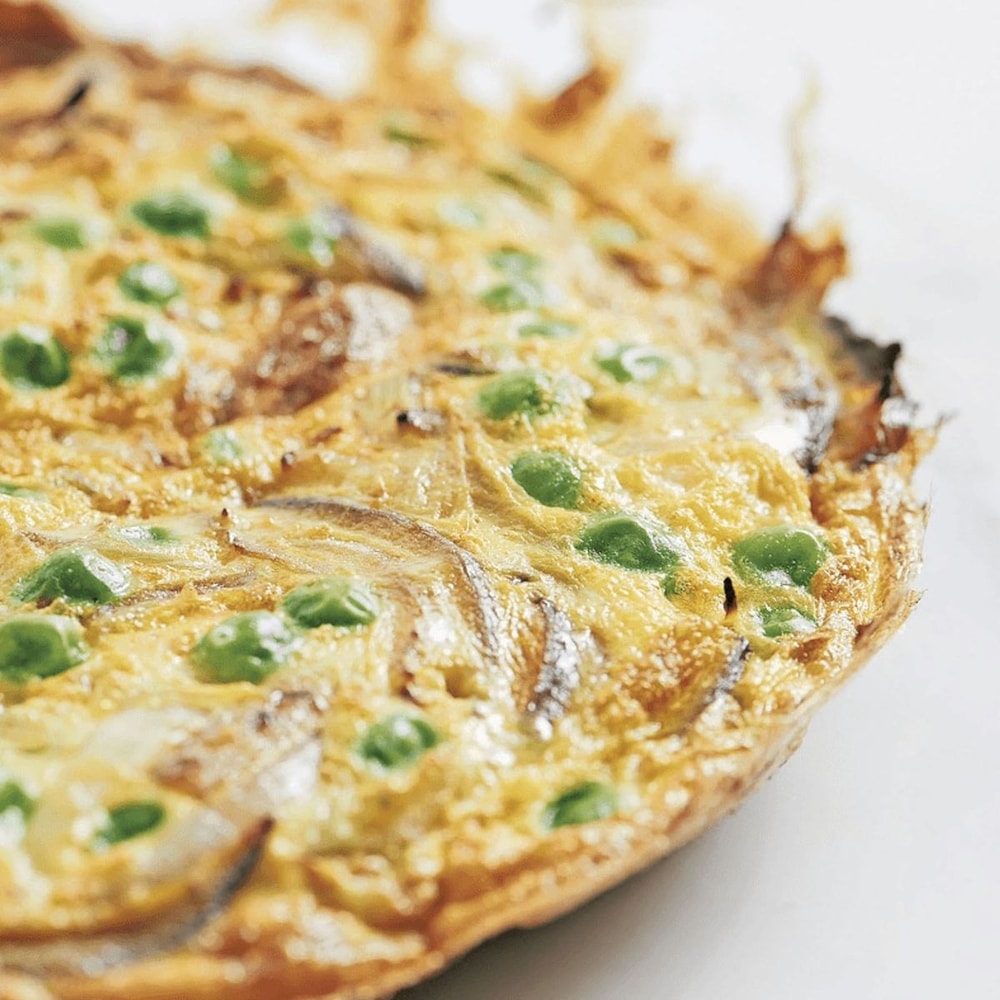 Ciberžolės, angliškų žirnių ir svogūnų frittata