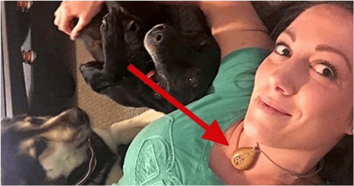 Mergina ilgą laiką nešiojo vaikino dovanotą vėrinį net nenutuokdama, kas buvo jo viduje