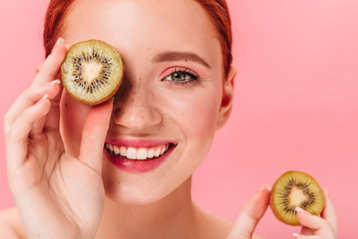 Kiwis Are Source of Vitamin C, Vitamin K, Vitamin E, Folate, and Potassium