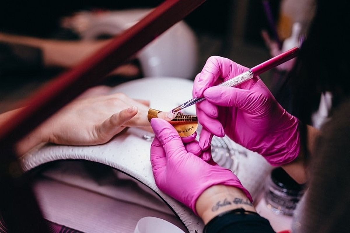 Dermatologė papasakojo apie gelinio lako keliamą pavojų