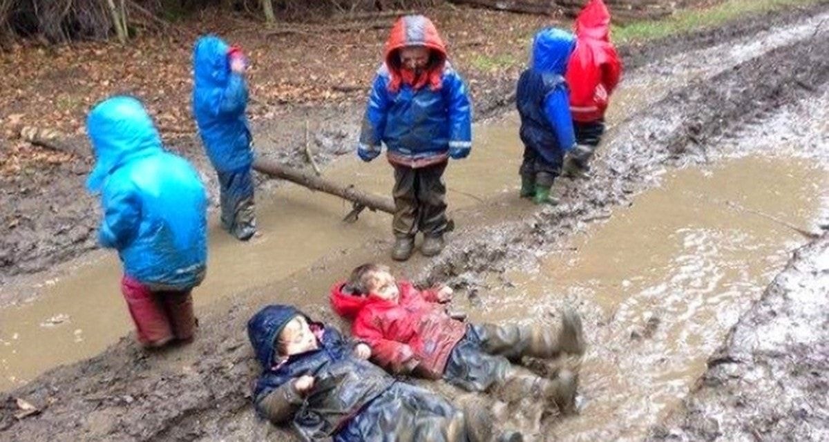 Vaikai, kurie vaikystę praleidžia teisingai: daug džiaugsmo, linksmybių ir skalbimo mamai!