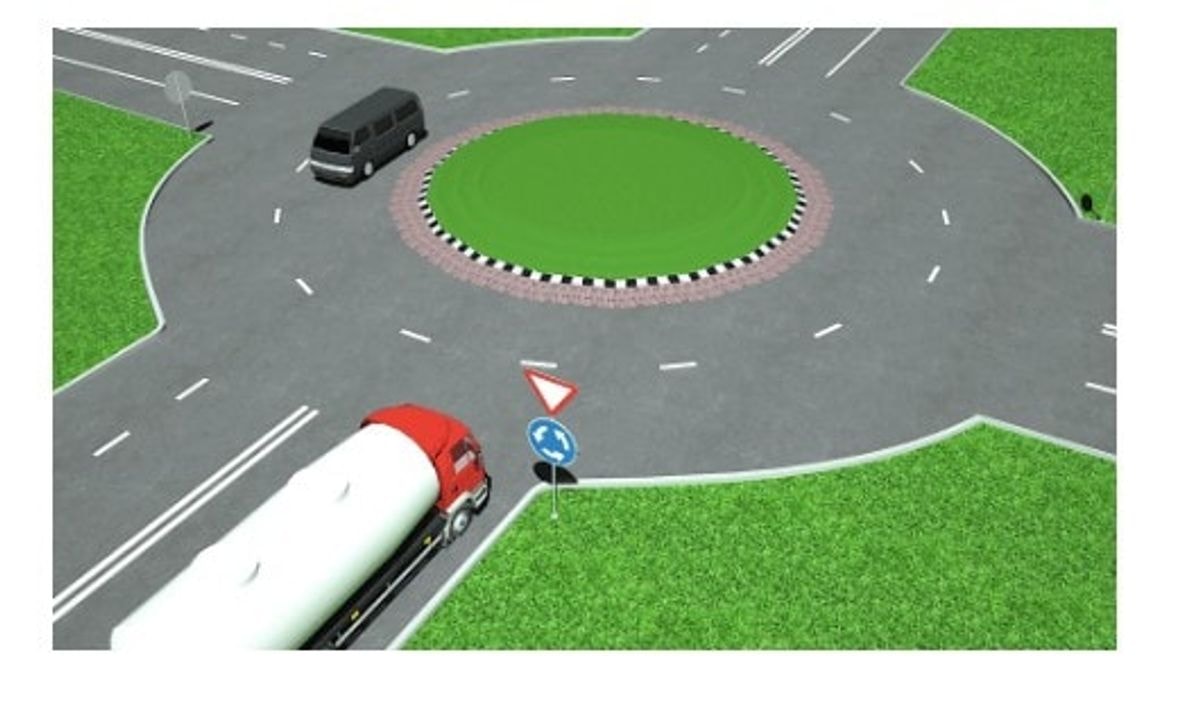 Sunkūs testai: Kurios transporto priemonės vairuotojas turi važiavimo pirmenybę?
