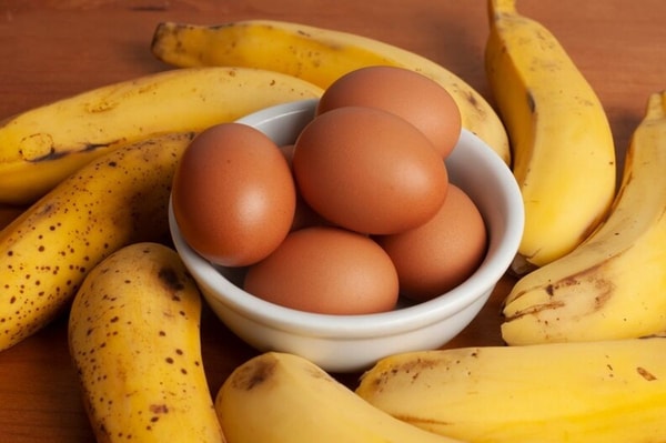 kiaušiniai, bananai