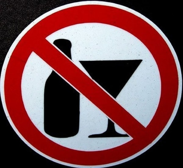 Negalima gerti alkoholio