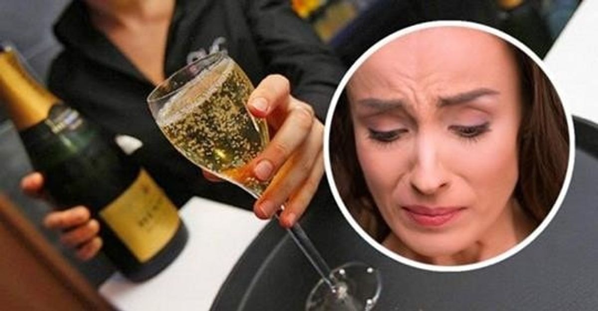 Mokslininkai įrodė, kad nervingoms moterims reikia gerti šampaną kasdien!