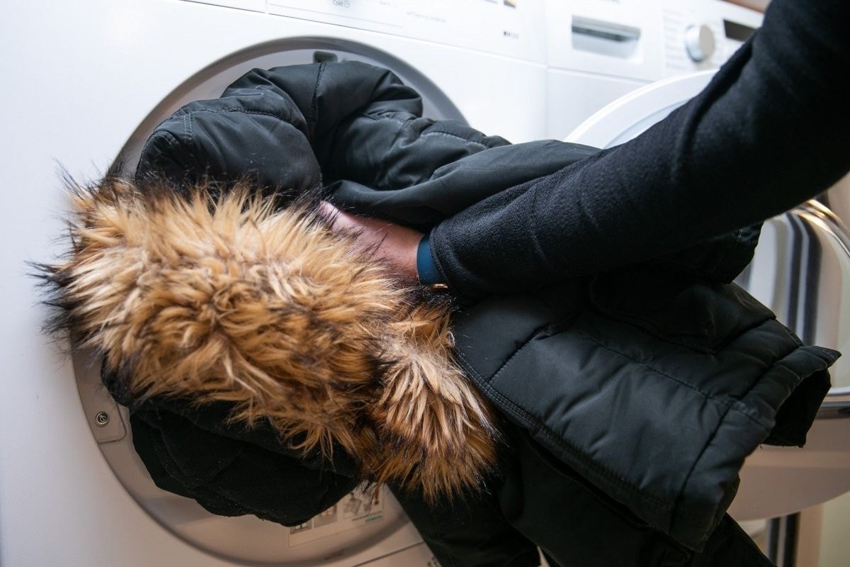 Penkios striukės skalbimo taisyklės: kaip nesugadinti mėgstamos striukės