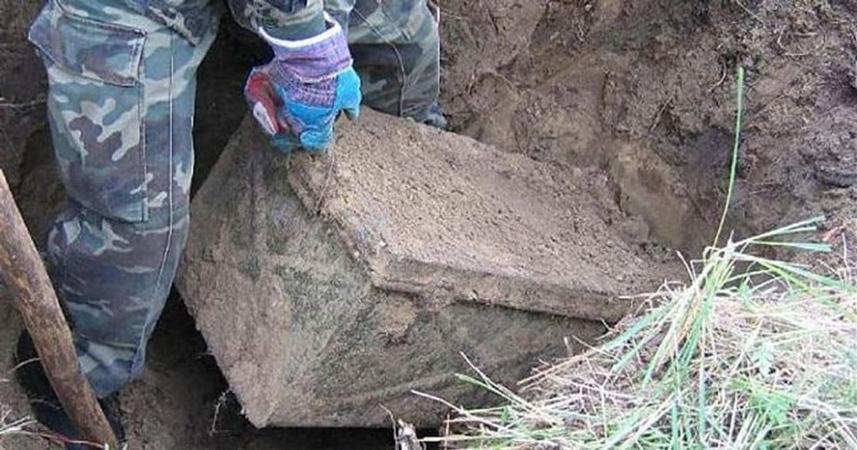 Archeologai rado keistą dėžę, kurios turinys puikiai išsilaikęs
